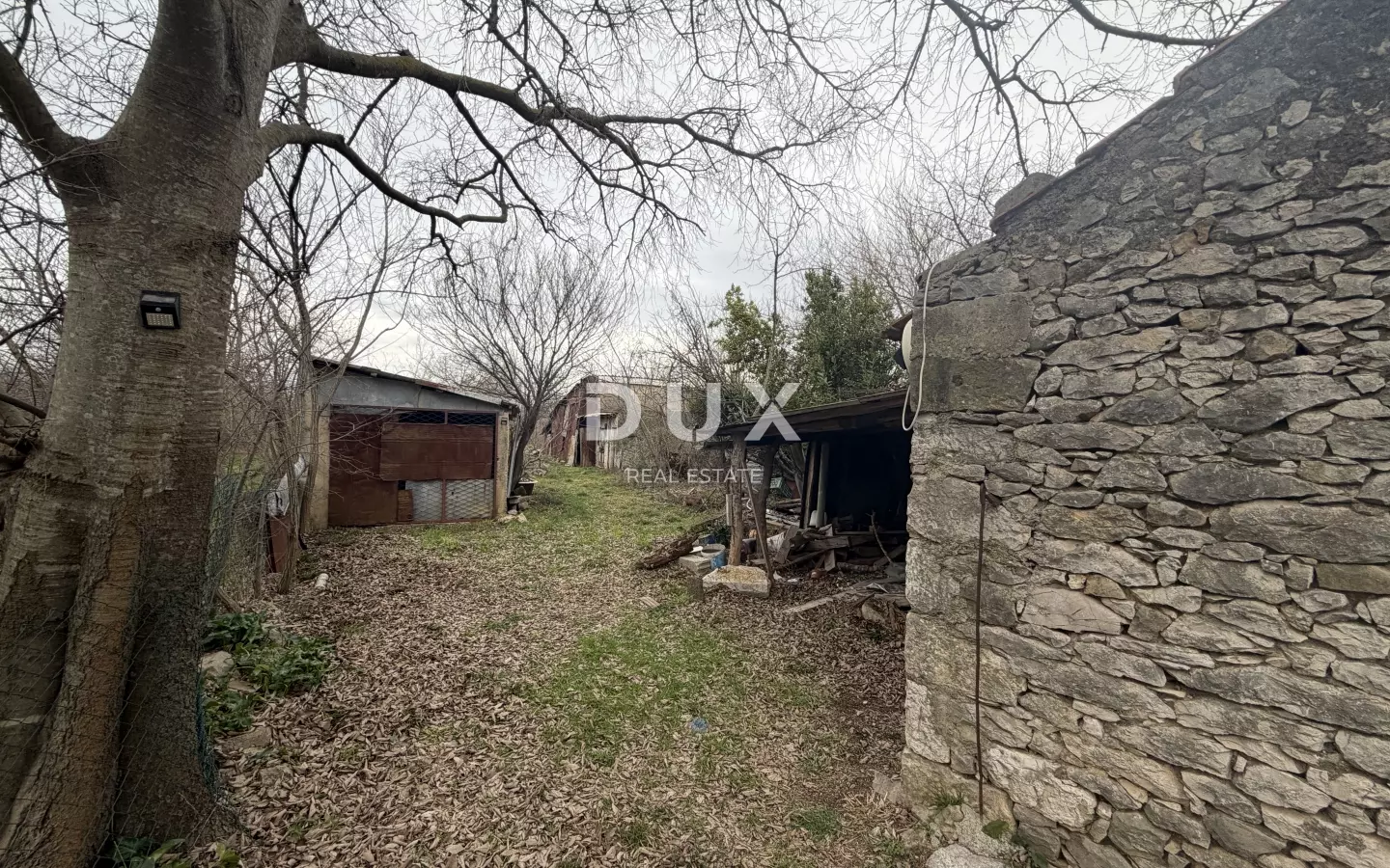 Land In Zemunik Donji, Croatia (2.432 M²)