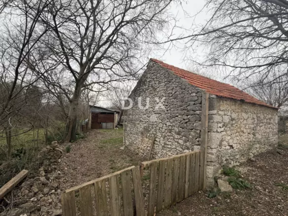 Land In Zemunik Donji, Croatia (2.432 M²)