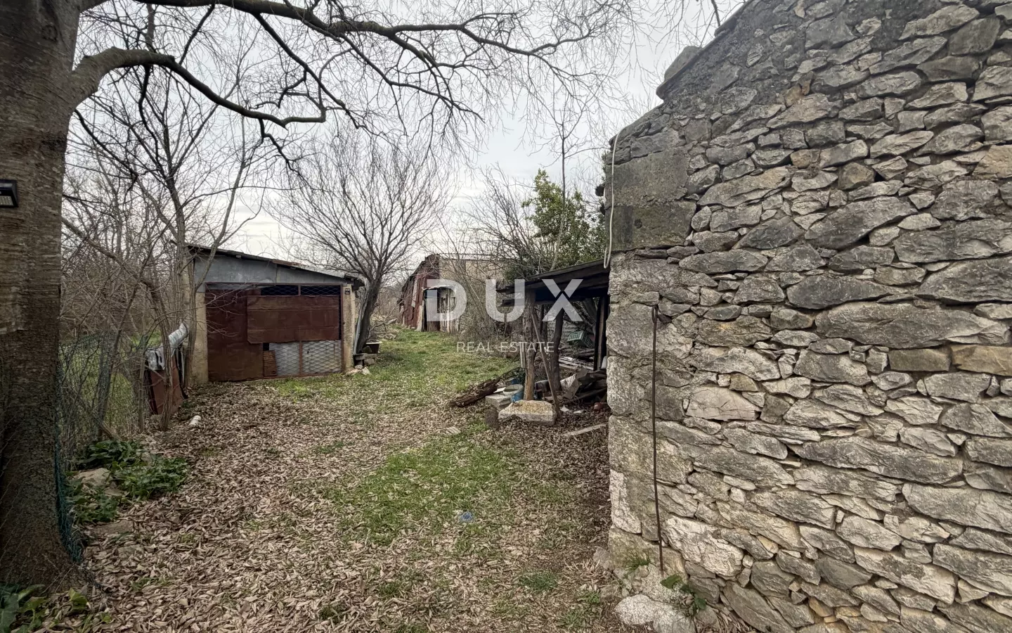 Land In Zemunik Donji, Croatia (2.432 M²)
