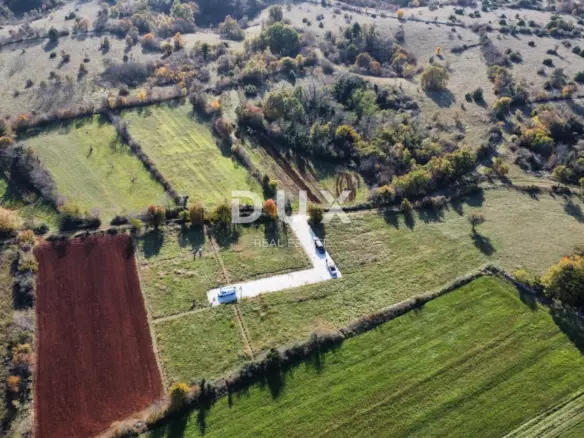 Land In Cere, Croatia (665 M²)