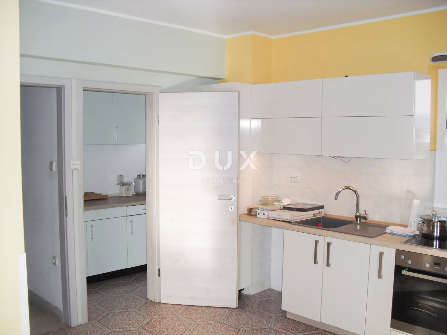 1772092039_krk-kuca-apartmani-44-d3ccd2 7-bedroom Detached House In Krk, Croatia (399 M²)