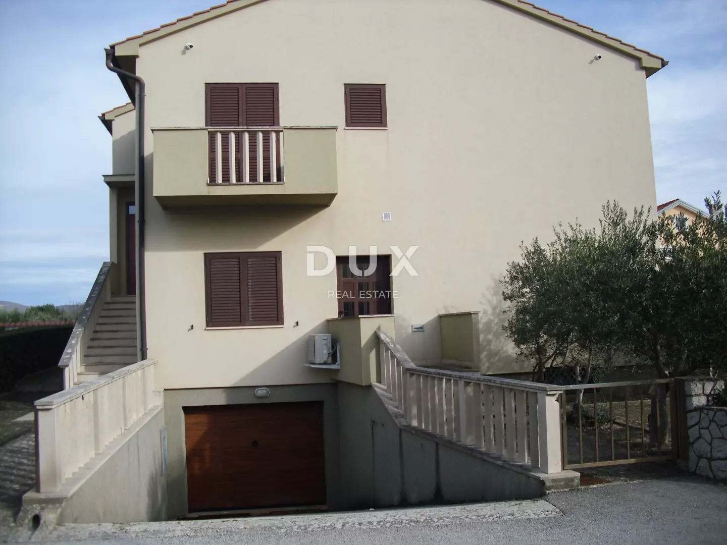 1772092485_krk-kuca-apartmani-13-1853f0 7-bedroom Detached House In Krk, Croatia (399 M²)