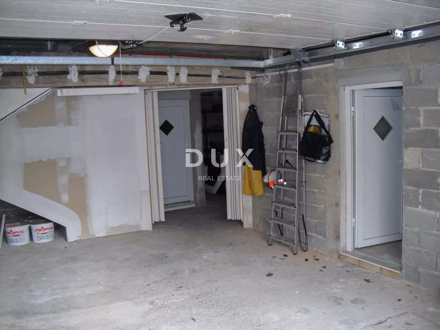 1772092522_krk-kuca-apartmani-15-f9525a 7-bedroom Detached House In Krk, Croatia (399 M²)