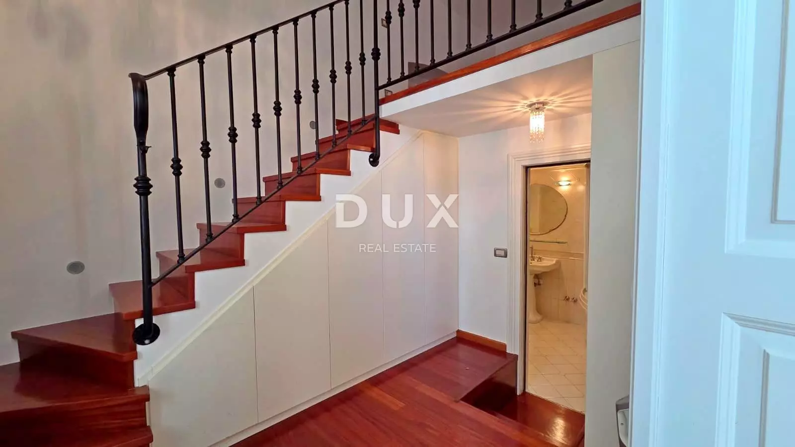 3-bedroom Apartment In Bulevard, Croatia (128 M²)
