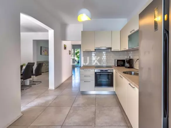 6-bedroom Villa In Ližnjan, Croatia (260 M²)