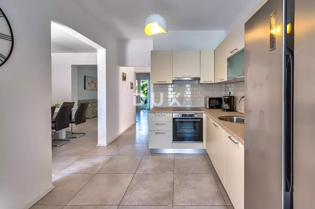 6-bedroom Villa In Ližnjan, Croatia (260 M²)