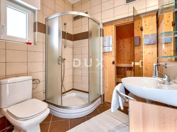 6-bedroom Villa In Ližnjan, Croatia (260 M²)