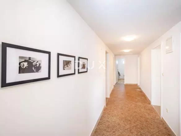 6-bedroom Detached House In Murvica, Croatia (230 M²)