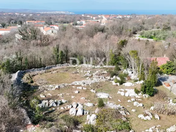 Land In Malinska, Croatia (836 M²)
