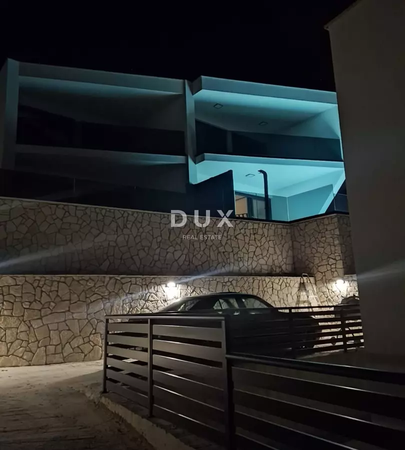 8-bedroom Villa In Jadranovo, Croatia (277 M²)