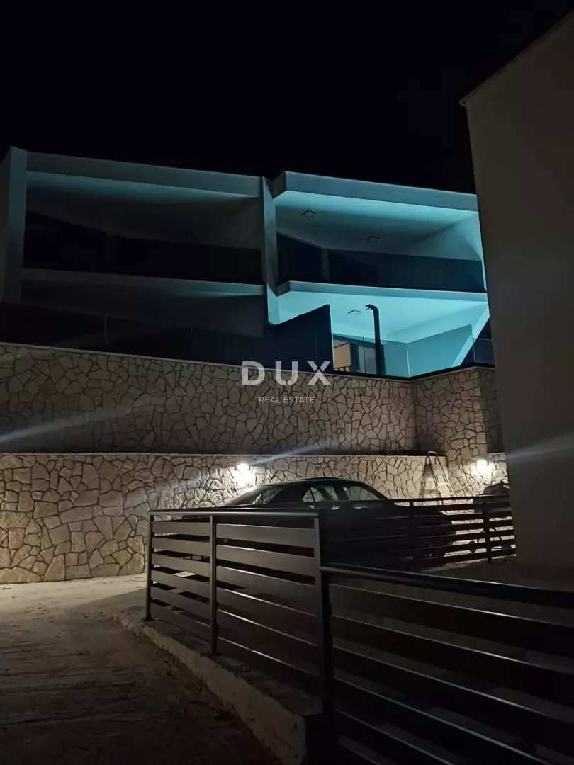8-bedroom Villa In Jadranovo, Croatia (277 M²)