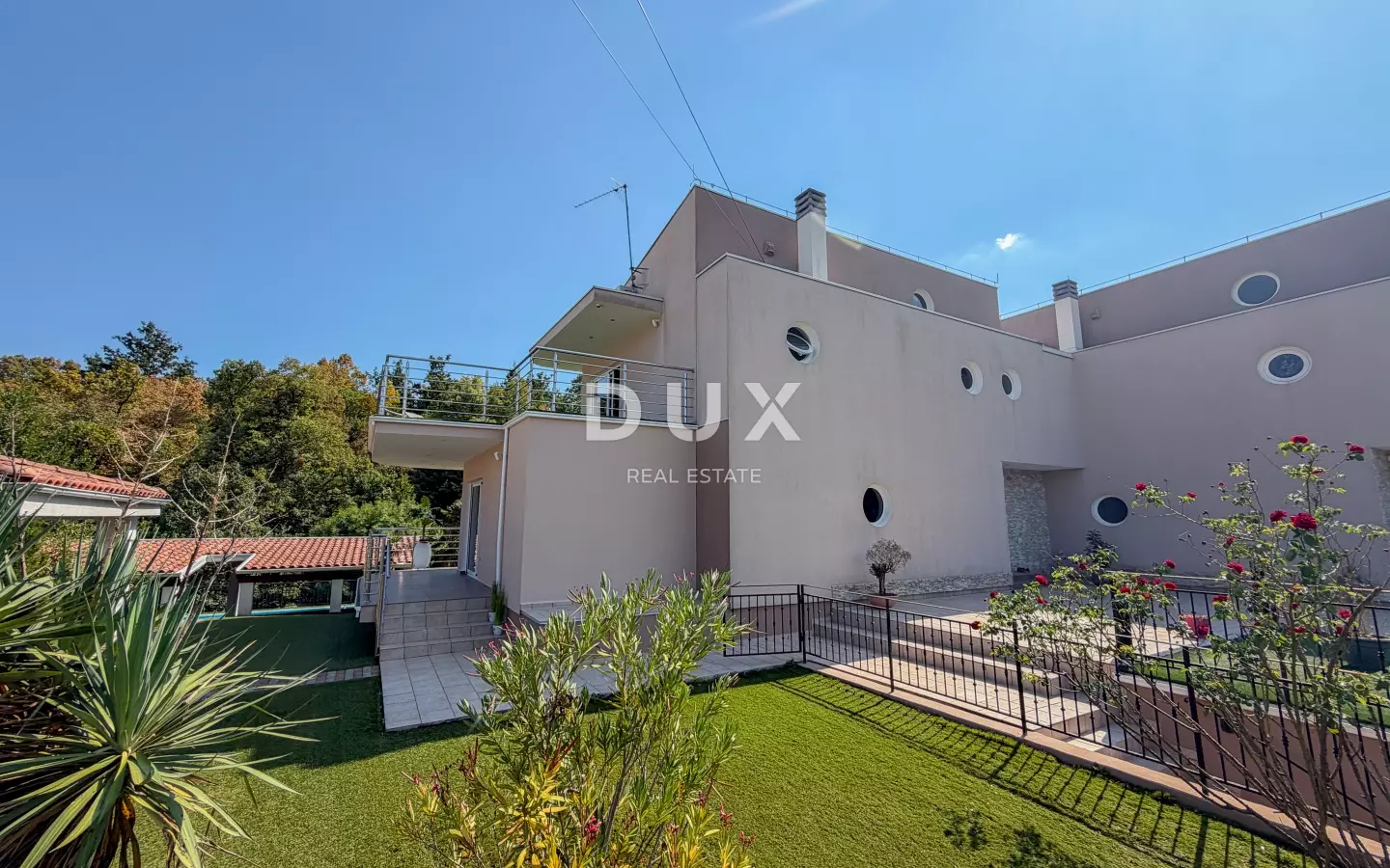 5-bedroom Villa In Pobri, Croatia (210 M²)
