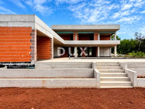 5-bedroom Detached House In Poreč, Croatia (302 M²)