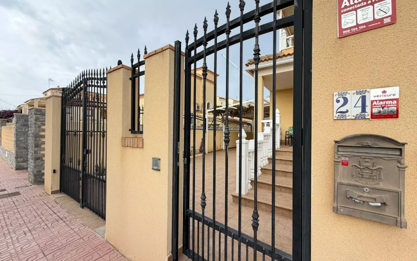 4-bedroom Villa In Orihuela Costa, Spain (133 M²)