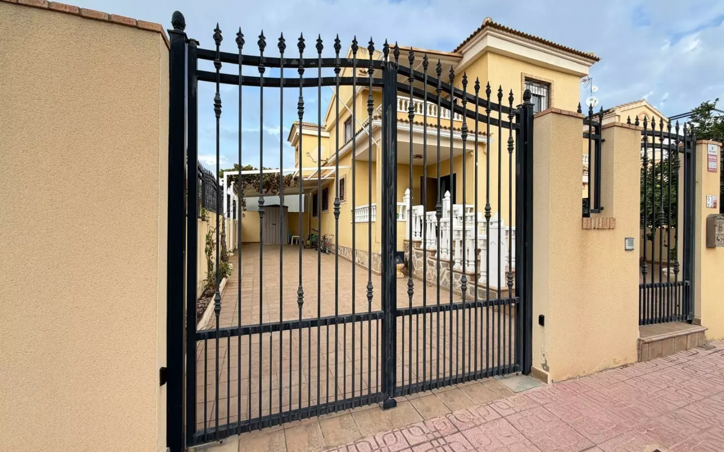 4-bedroom Villa In Orihuela Costa, Spain (133 M²)