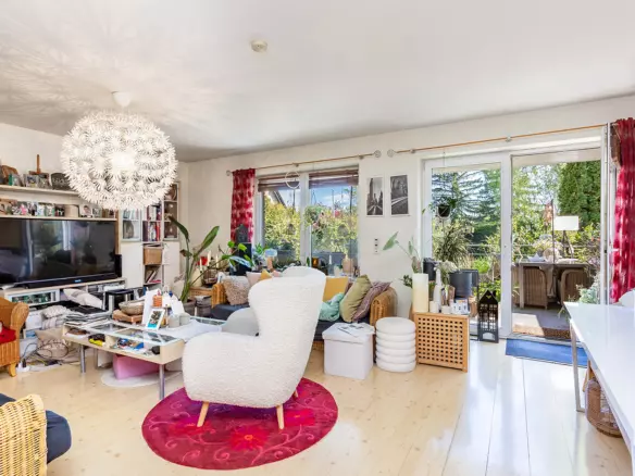Semi-detached House In An Absolutely Green And Quiet, Secluded Location In Pankow For Sale Without Commission