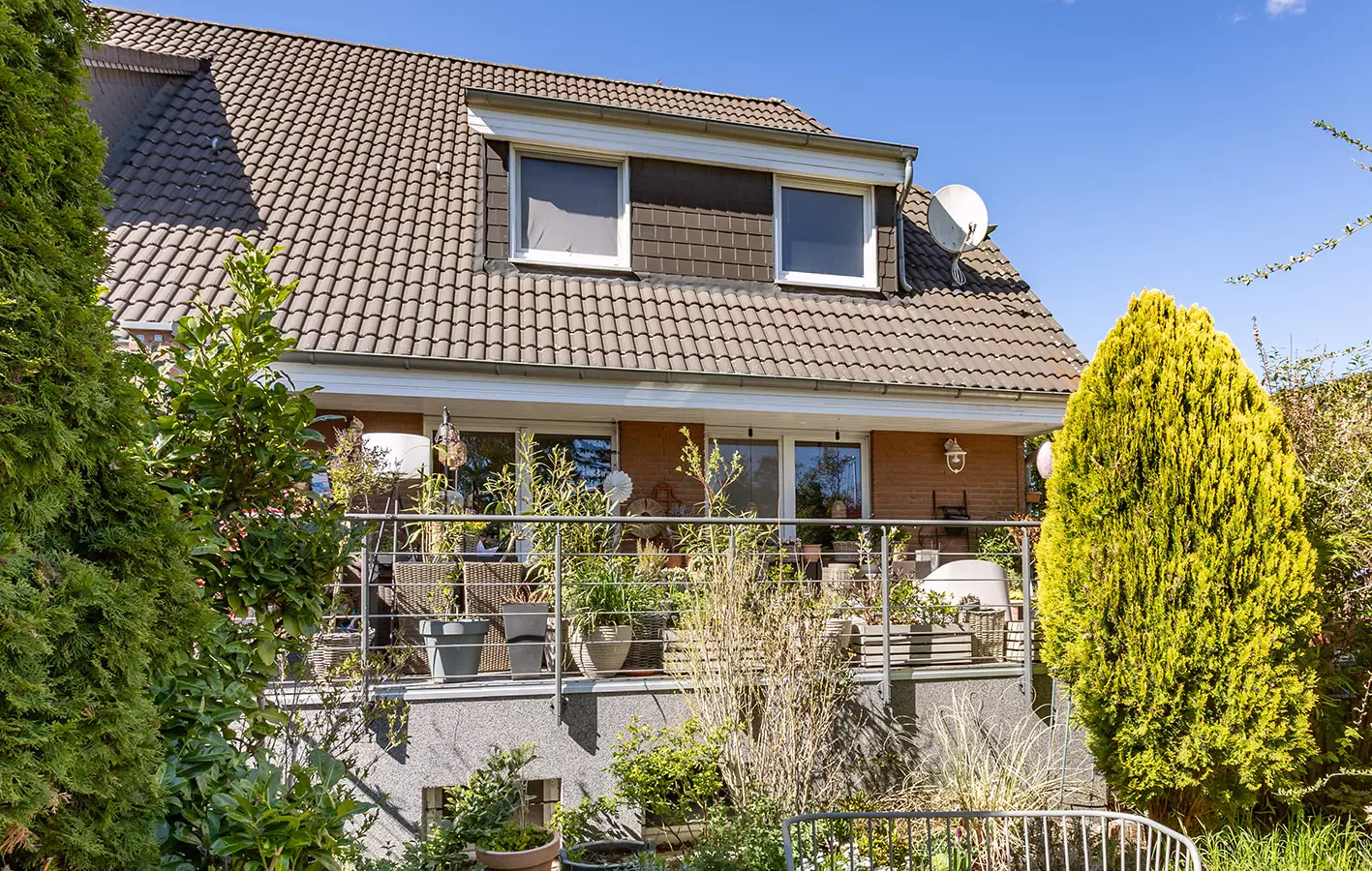 Semi-detached House In An Absolutely Green And Quiet, Secluded Location In Pankow For Sale Without Commission