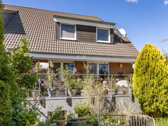 Semi-detached House In An Absolutely Green And Quiet, Secluded Location In Pankow For Sale Without Commission