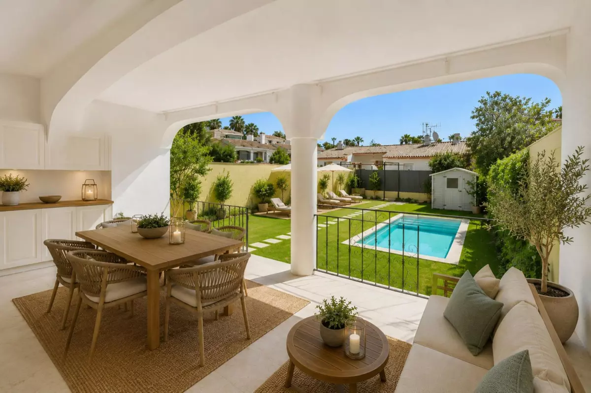 3-bedroom Town House In Estepona, Spain (171 M²)