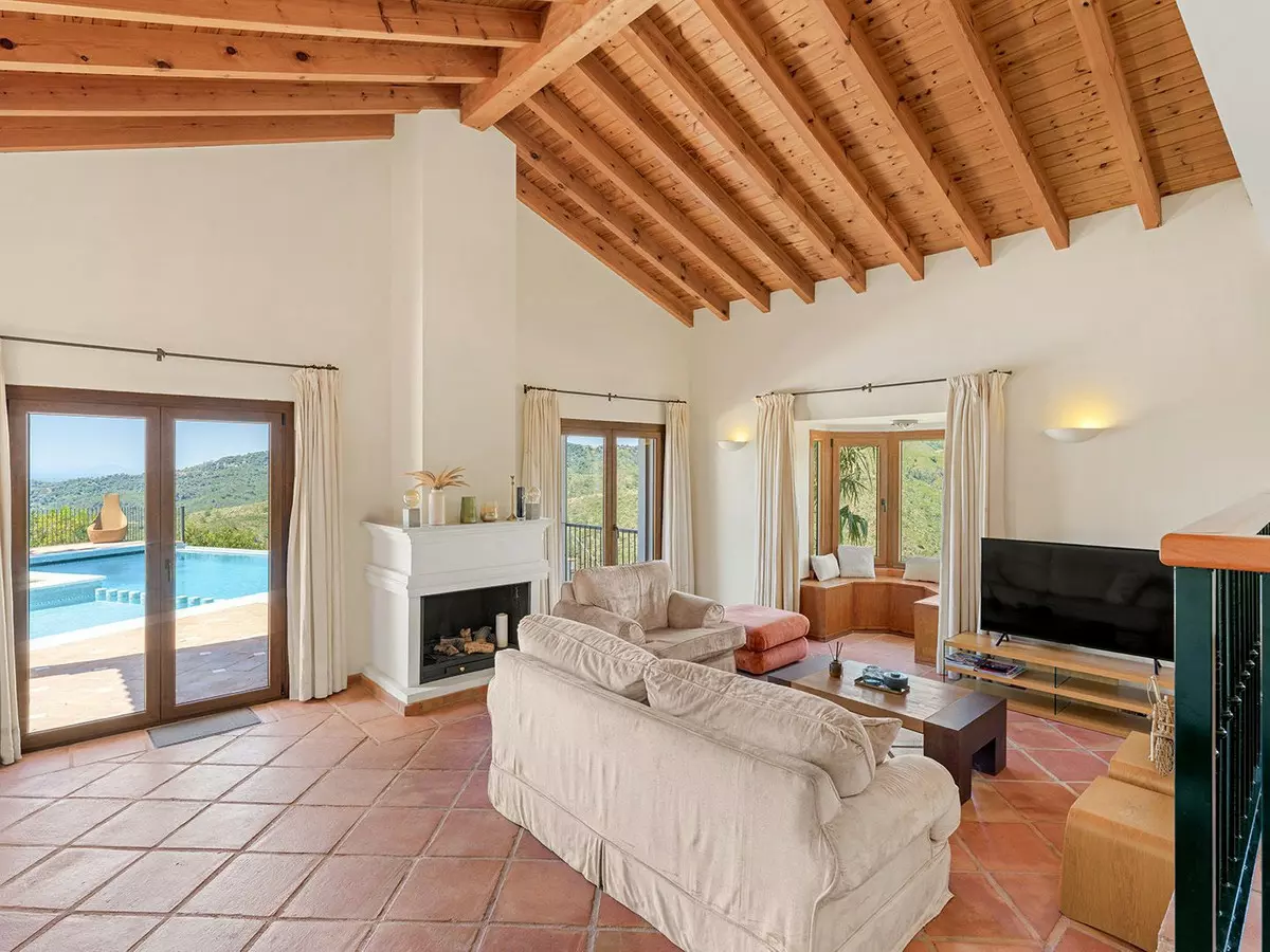5-bedroom Villa In Benahavis, Spain (414 M²)