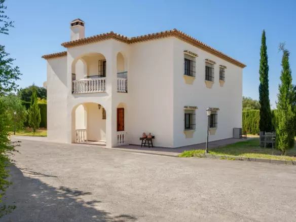 4-bedroom Villa In Estepona, Spain (343 M²)