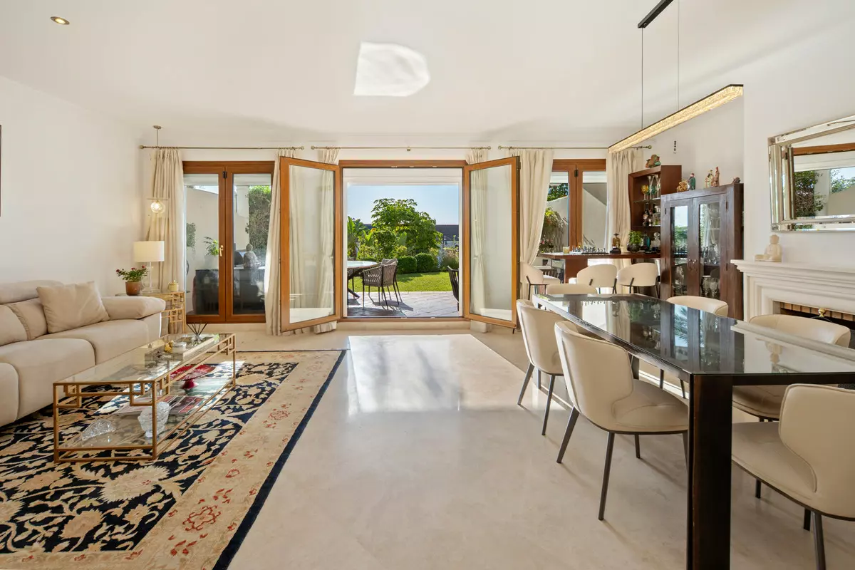 3-bedroom Town House In Estepona, Spain (184 M²)