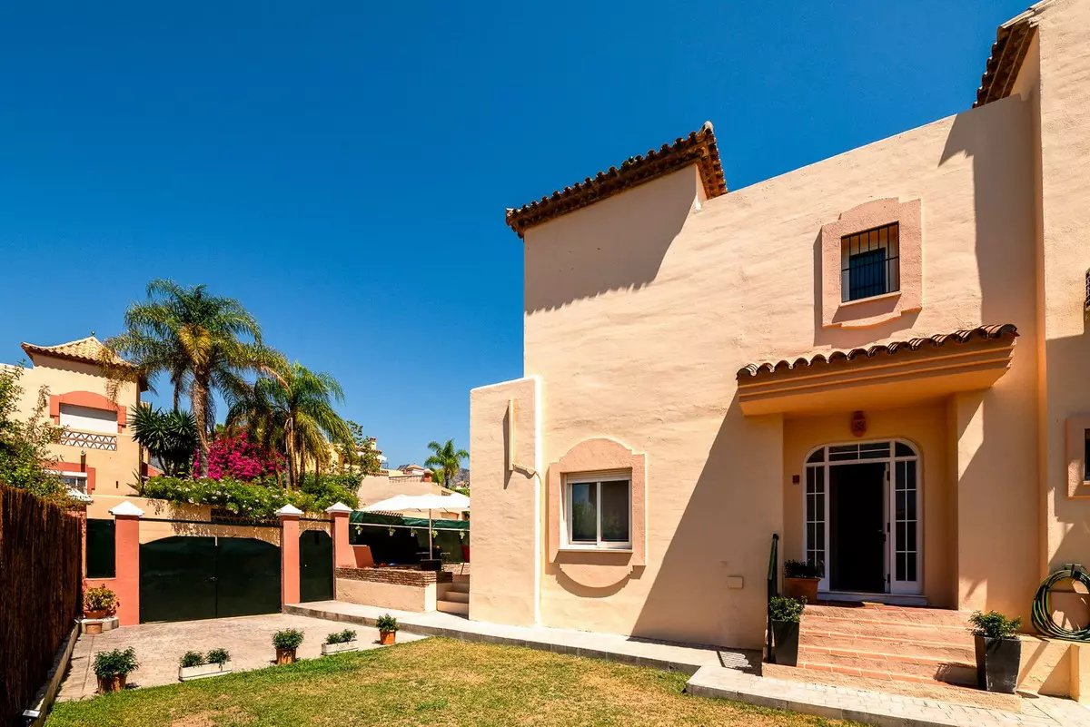 4-bedroom Villa In Marbella, Spain (200 M²)