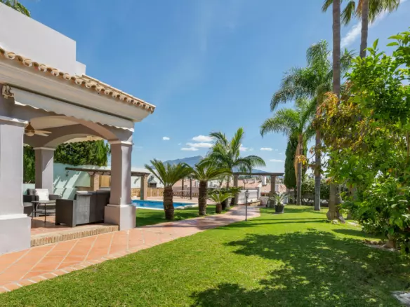 3-bedroom Villa In Estepona, Spain (210 M²)