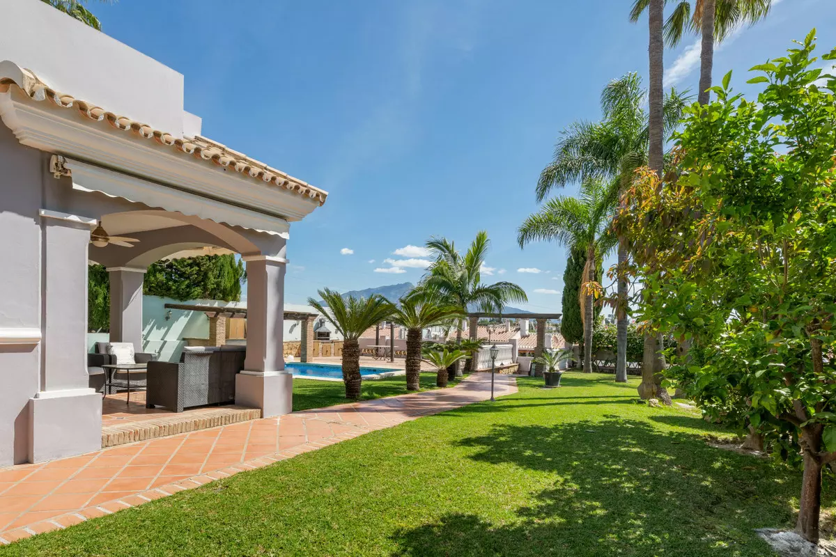 3-bedroom Villa In Estepona, Spain (210 M²)