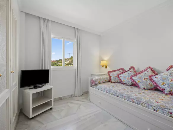 5-bedroom Town House In Benahavis, Spain (195 M²)