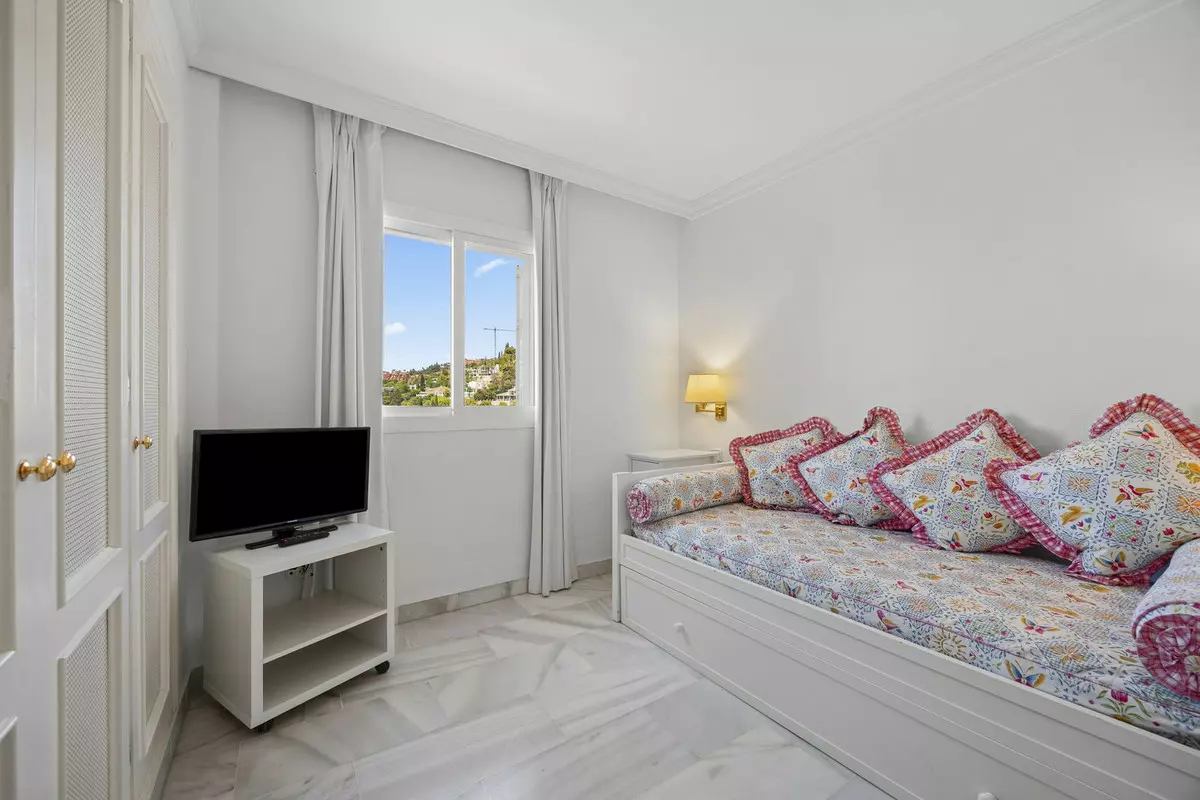 5-bedroom Town House In Benahavis, Spain (195 M²)