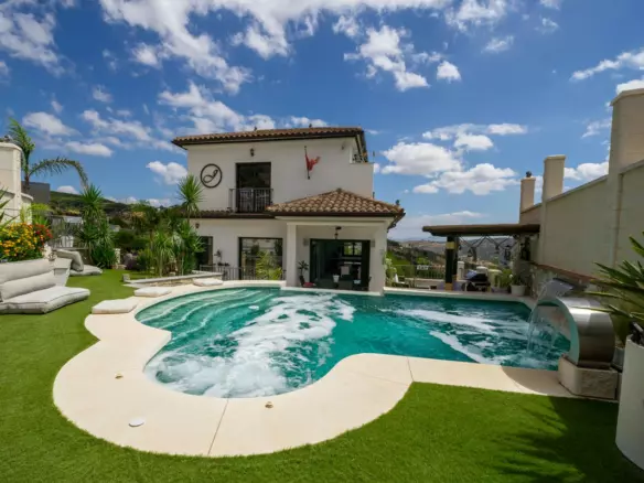 3-bedroom Villa In Casarabonela, Spain (232 M²)