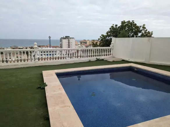 3-bedroom Apartment In Torremolinos, Spain (170 M²)