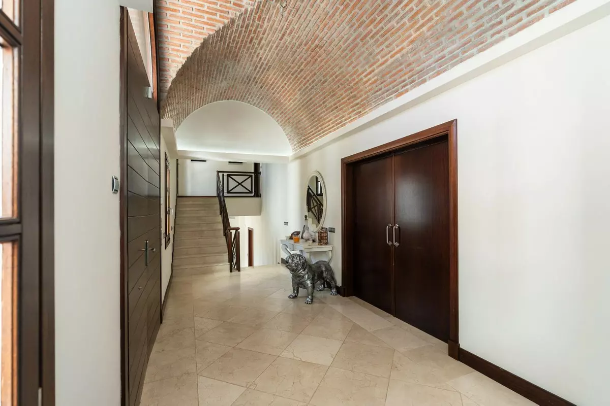 5-bedroom Villa In Benahavis, Spain (647 M²)