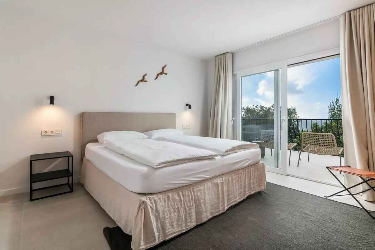 2-bedroom Town House In Istan, Spain (197 M²)
