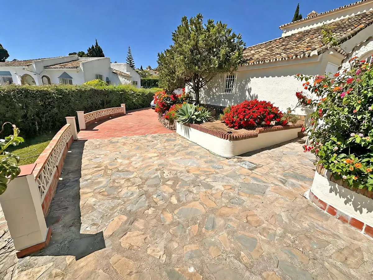4-bedroom Villa In Mijas, Spain (189 M²)