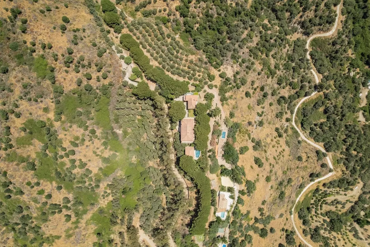 9-bedroom Villa In Ojen, Spain (1.688 M²)