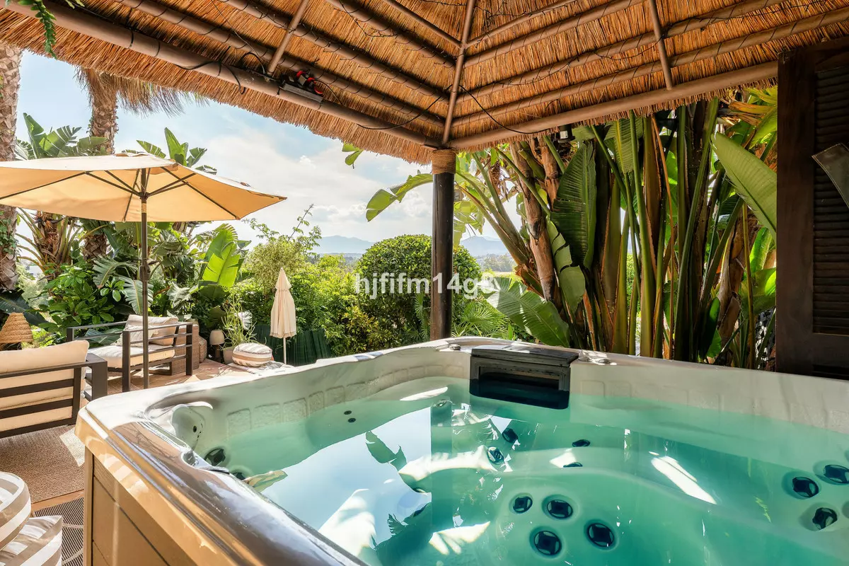 3-bedroom Apartment In Marbella, Spain (137 M²)