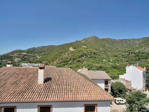 6-bedroom Town House In Ojen, Spain (247 M²)