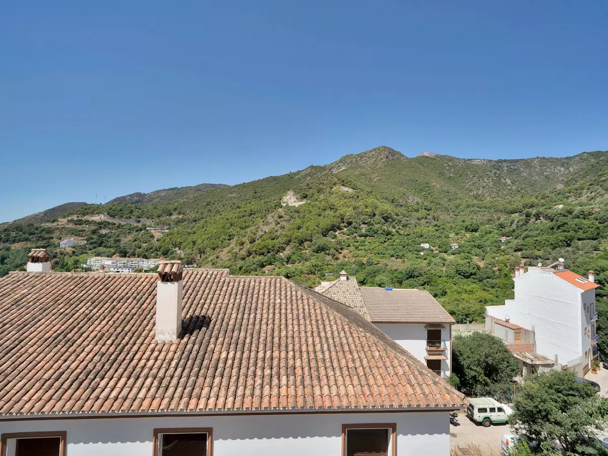 6-bedroom Town House In Ojen, Spain (247 M²)