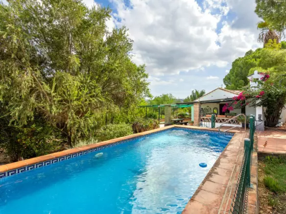 3-bedroom Country House In Coín, Spain (189 M²)