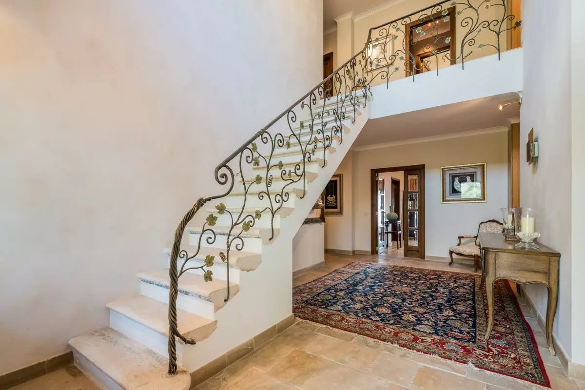 9-bedroom Villa In Ojen, Spain (1.688 M²)
