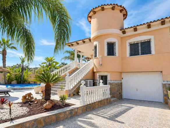 4-bedroom Town House In Benferri, Spain (265 M²)