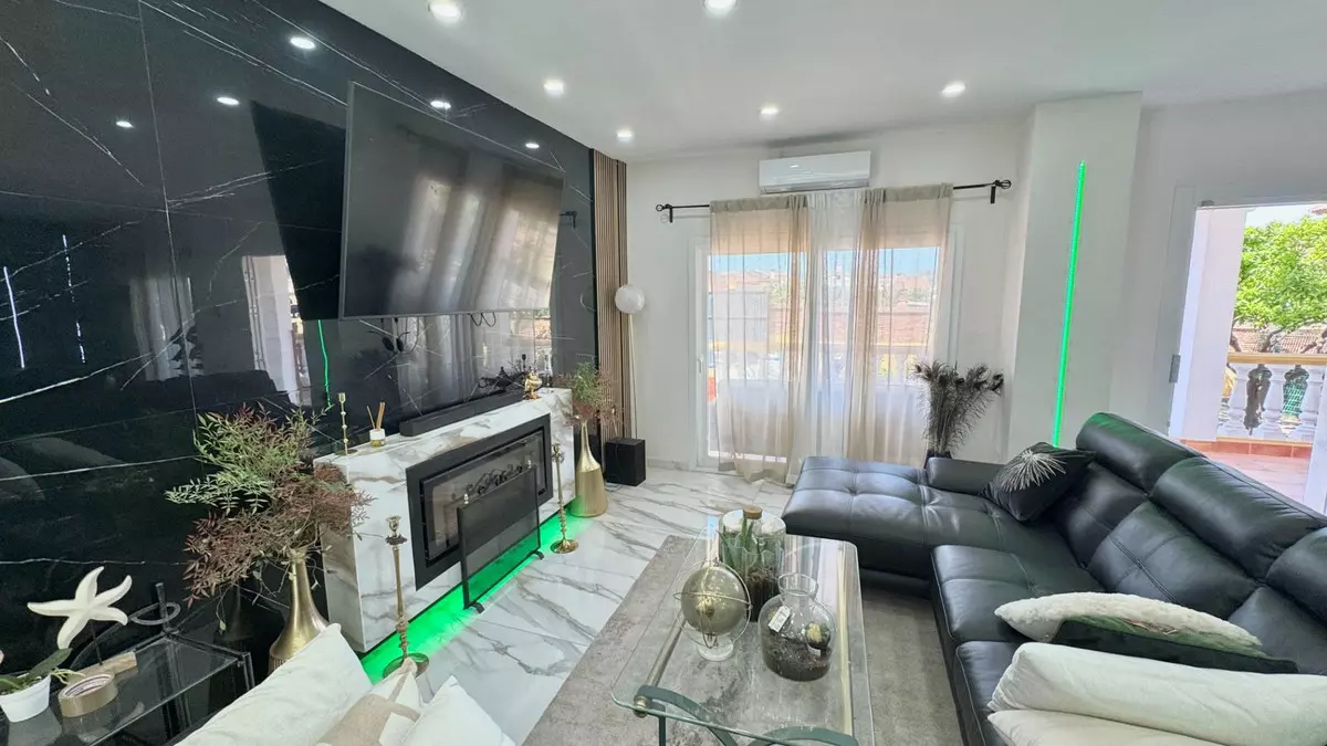 5-bedroom Villa In Alhaurín De La Torre, Spain (250 M²)