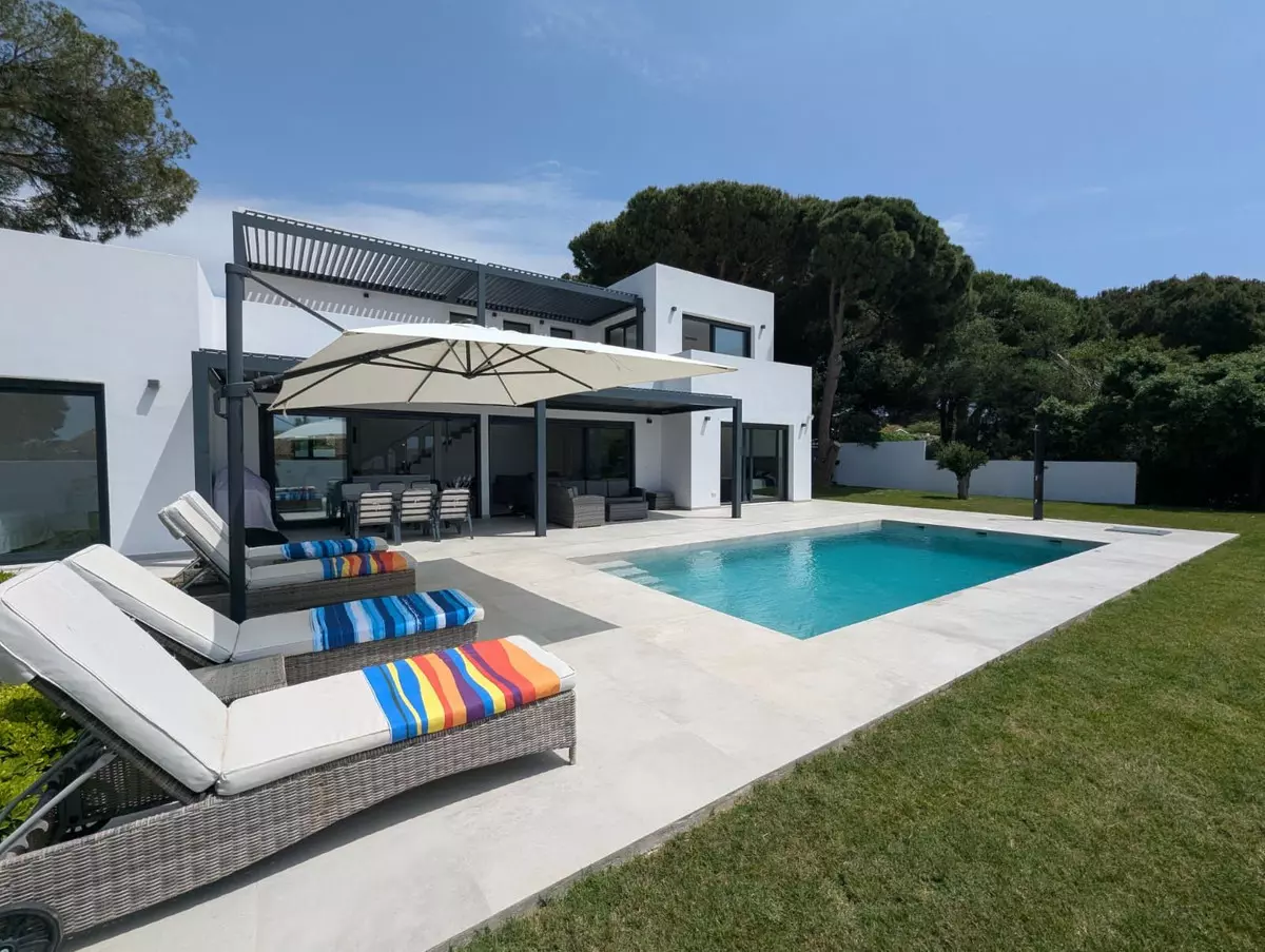3-bedroom Villa In Marbella, Spain (245 M²)