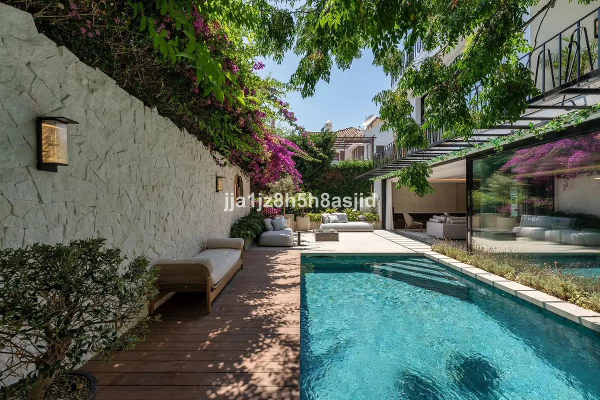 4-bedroom Villa In Marbella, Spain (519 M²)