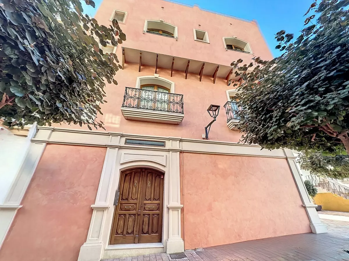 7-bedroom Town House In Estepona, Spain (451 M²)