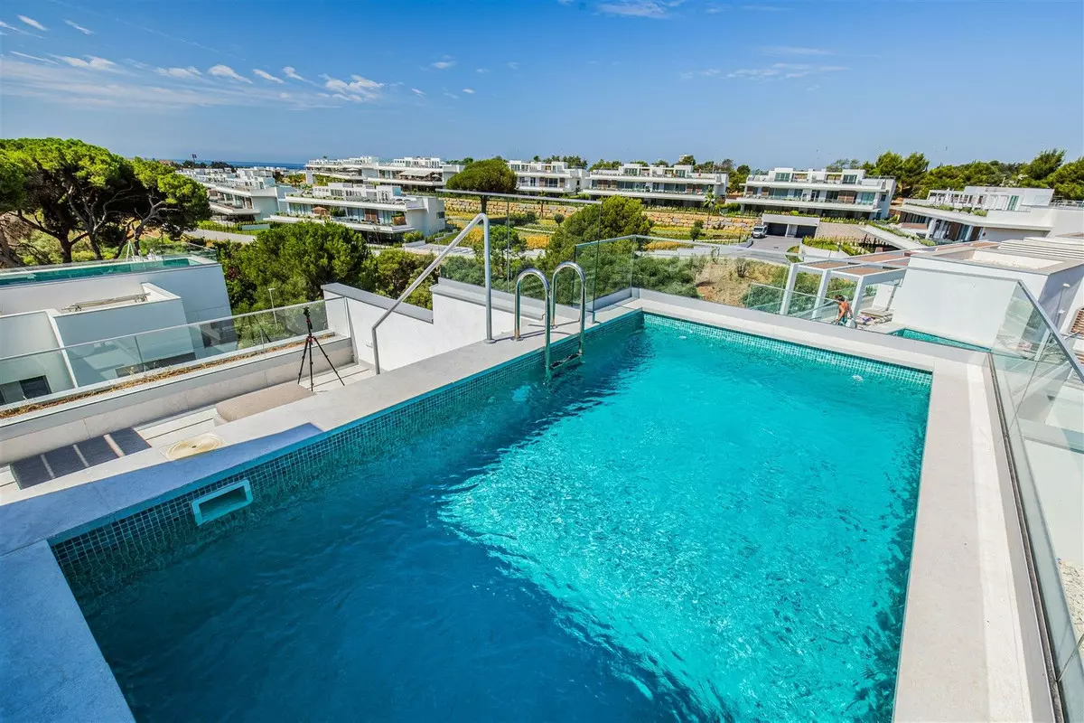 3-bedroom Apartment In Marbella, Spain (148 M²)