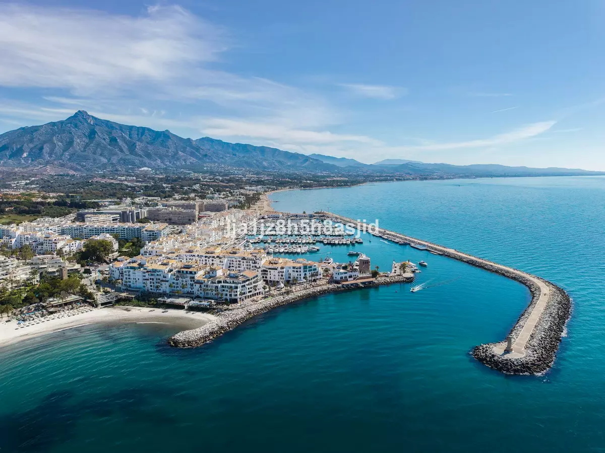 2-bedroom Apartment In Marbella, Spain (138 M²)