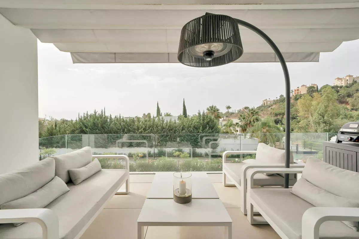 2-bedroom Apartment In Benahavis, Spain (113 M²)
